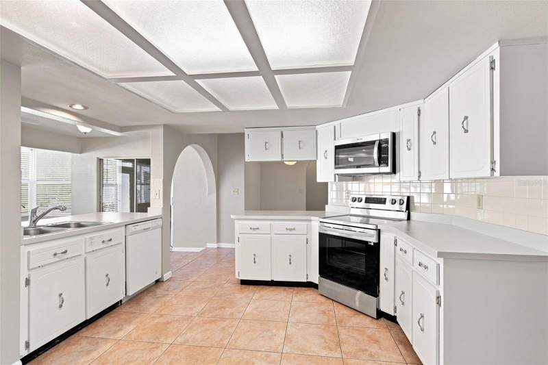 3 bedroom Single Family Residence at 527 Wayfarer Drive, Explorers Cove, Tarpon Springs — photo 4