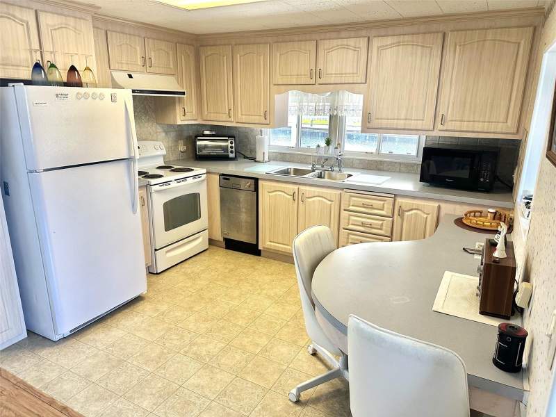 2 bedroom Mobile Home at 11022 100th Way #76, Lake Seminole Resort North M/H Unrec, Largo — photo 4