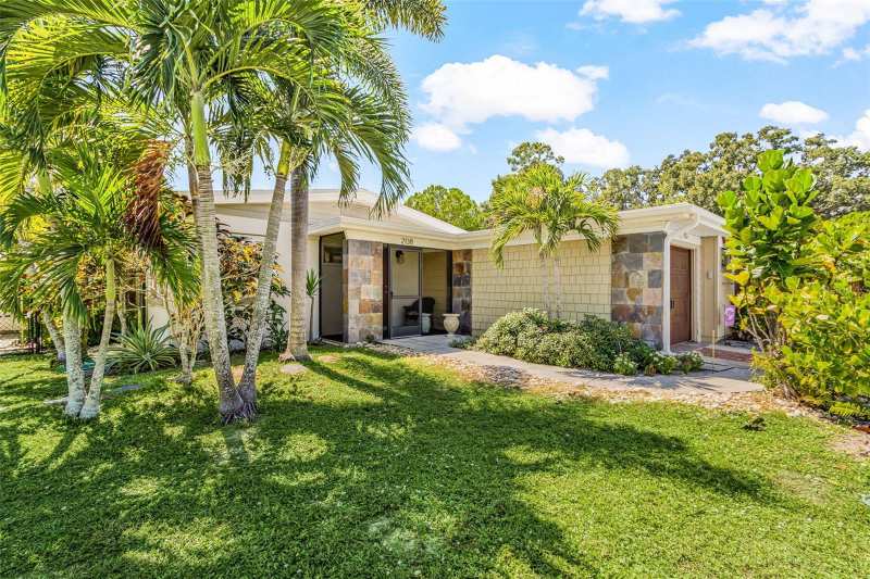 3 bedroom Single Family Residence at 2138 Temple Street, Loma Linda Park Sub Rep, Sarasota — photo 1