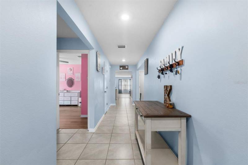 4 bedroom Single Family Residence at 16467 NW 192nd Terrace, Oak Ridge At High Spgs Ph III Pb 37 Pg 30, High Springs — photo 3