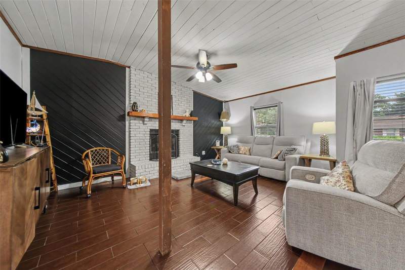 2 bedroom Single Family Residence at 231 E 1st Street, North Chuluota, Chuluota — photo 3