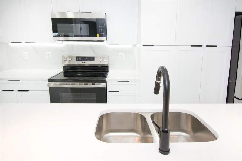 3 bedroom Single Family Residence at 9409 Lonsdale Court, Timberlane Sub Unit 8A, Tampa — photo 5