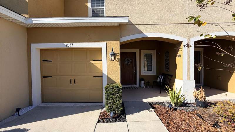 3 bedroom Townhouse at 7037 Woodchase Glen Drive, Oak Creek Prcl 3, Riverview — photo 3