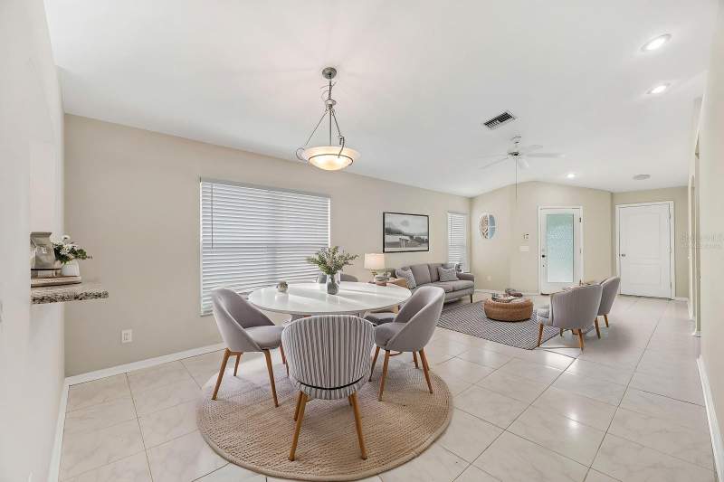 3 bedroom Single Family Residence at 8309 Quarter Horse Drive, Parkway Center Single Family P, Riverview — photo 5
