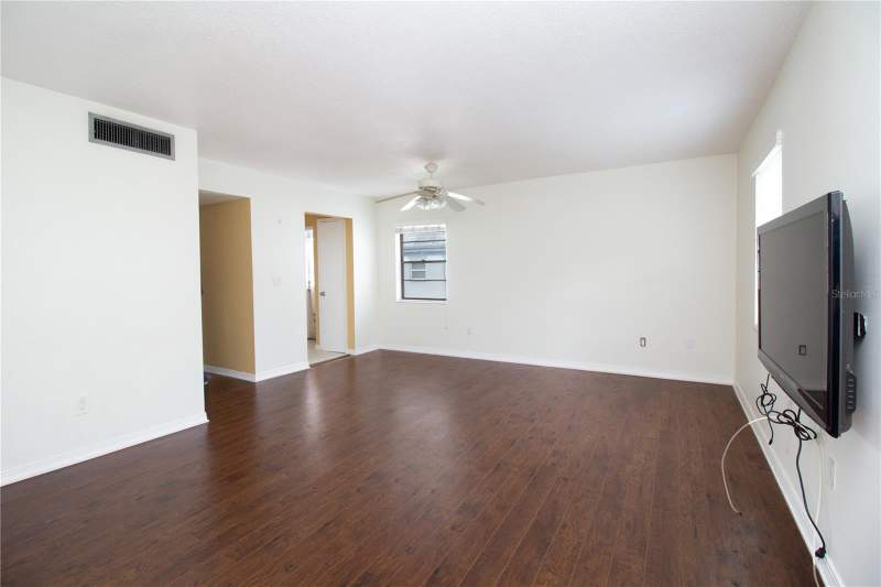 1 bedroom Condominium at 6940 A Sunset Drive #2C, Les Chateaux Condo, St Petersburg — photo 4