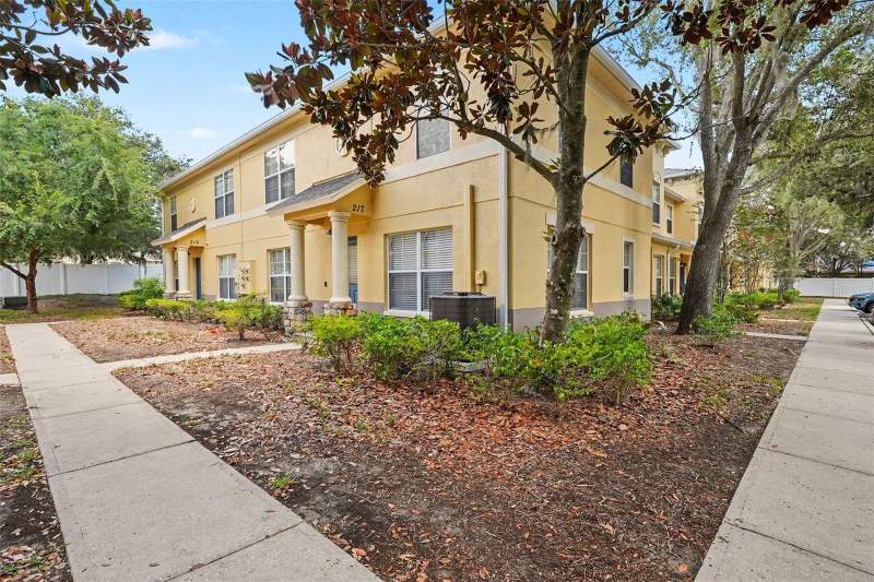 3 bedroom Townhouse at 217 Penmark Stone Place, Kings Mill Ph II, Valrico — photo 2