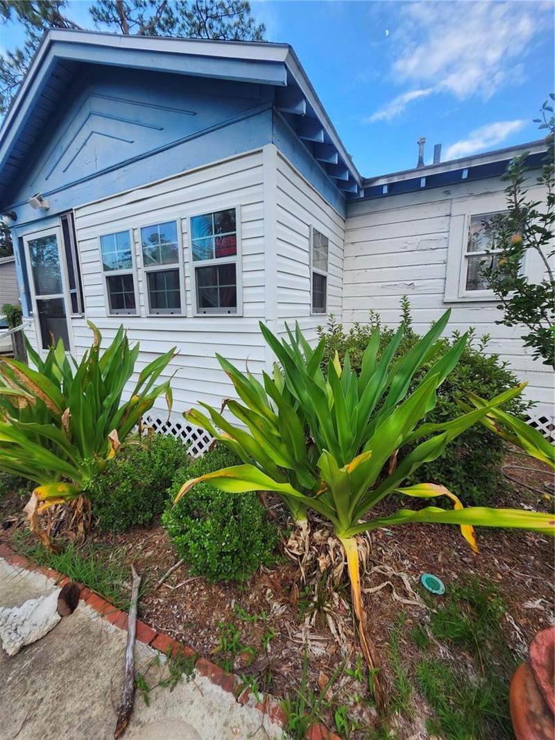 2 bedroom Single Family Residence at 1427 SE 1st Avenue, Lakeway Grove-In New Gv, Gainesville — photo 4