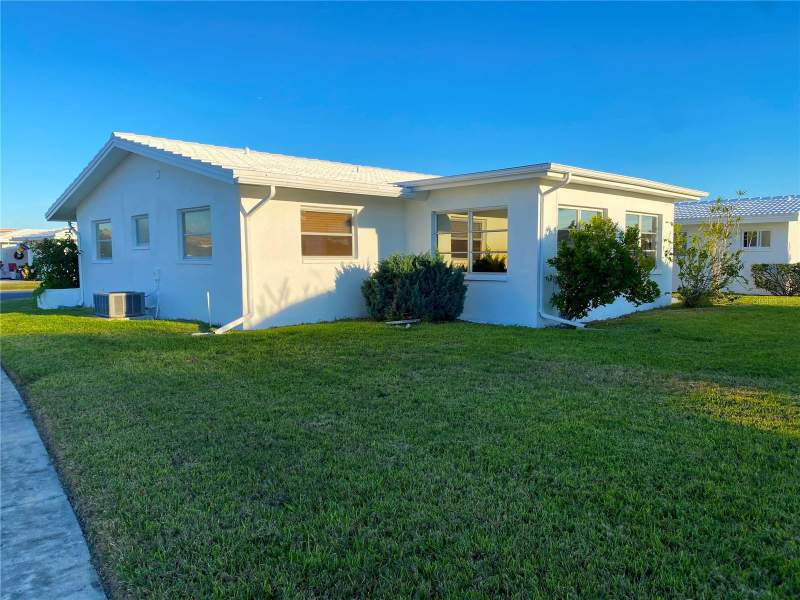2 bedroom Single Family Residence at 10032 36th Street, Mainlands Of Tamarac By The Gulf Unit 4 Condo, Pinellas Park — photo 2