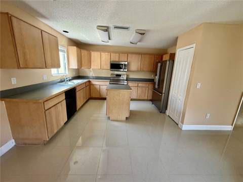7029 Drury Street, Tampa FL - photo 6 of 27