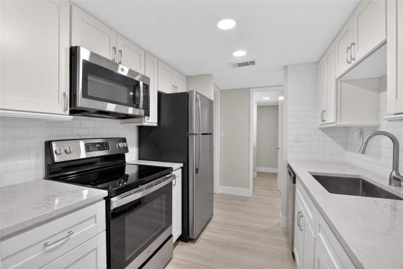 2 bedroom Condominium at 3795 41st Lane #A, Bermuda Bay Beach Condo, St Petersburg — photo 4