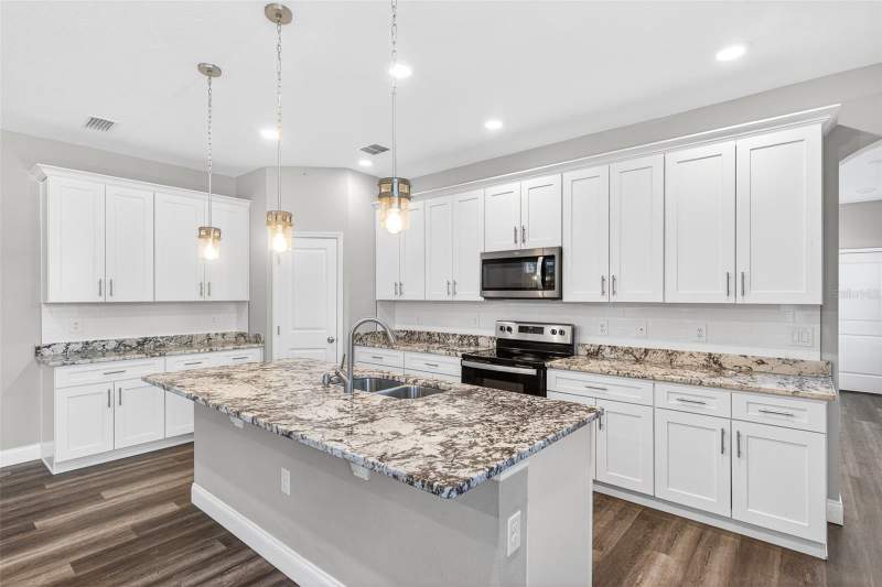 4 bedroom Single Family Residence at 801 Pecan Avenue, Seminole Park, Sanford — photo 4