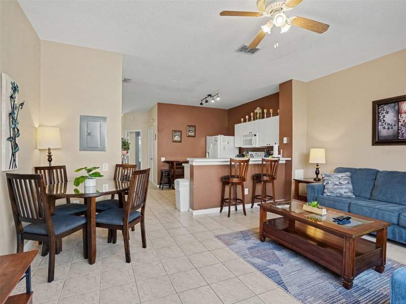 3 bedroom Townhouse at 2326 Silver Palm Dr, Windsor Palms Twnhms Ph 3A, Kissimmee — photo 3