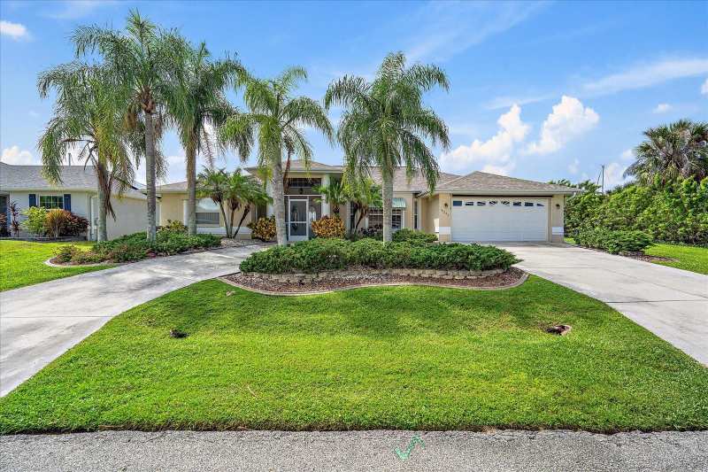 3 bedroom Single Family Residence at 19245 Moore Haven Court, Port Charlotte Sec 079, Port Charlotte — photo 1