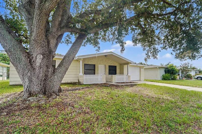 3 bedroom Single Family Residence at 10036 Glen Moor Lane, Regency Park, Port Richey — photo 3