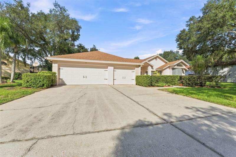 4 bedroom Single Family Residence at 15923 Ellsworth Drive, Tampa Palms Area 2 Unit 7C, Tampa — photo 2
