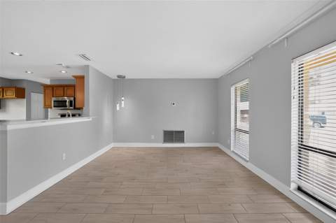 7001 Baywood Court, Tampa FL - photo 12 of 37