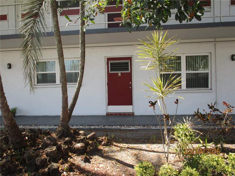 2 bedroom Condominium at 5920 18th Street #8, Town Apts Condo, St Petersburg — photo 2