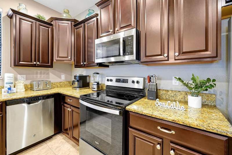 6 bedroom Single Family Residence at 1452 Myrtlewood Street, Stoneybrook South Ph 1, Davenport — photo 4