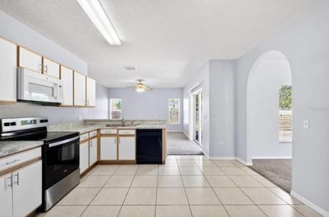 526 Maricopa Drive, Kissimmee FL - photo 8 of 37