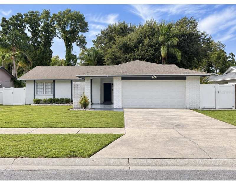 5 bedroom Single Family Residence at 510 Proclamation Drive, North Pointe Unit III, Tampa — photo 1