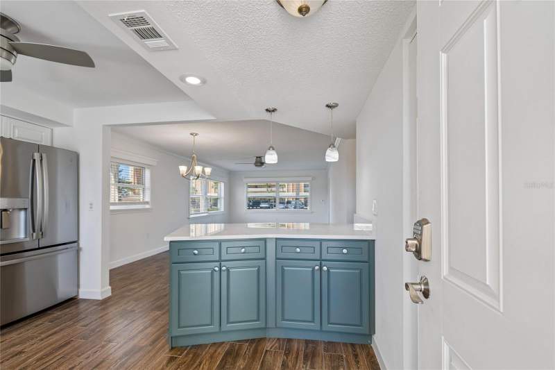 2 bedroom Condominium at 4575 Cove Circle #101, Heritage House The Condo, St Petersburg — photo 4