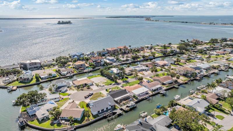 3 bedroom Single Family Residence at 2127 Lagoon Drive, Harbor View Villas 4th Add, Dunedin — photo 3