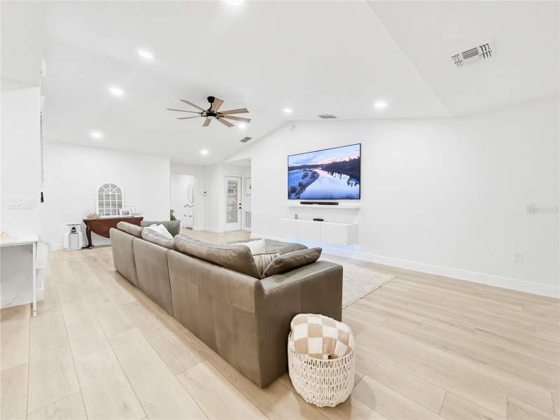 4 bedroom Single Family Residence at 2285 Fox Wood Court, Bay Lake Ranch Unit 3, St Cloud — photo 5