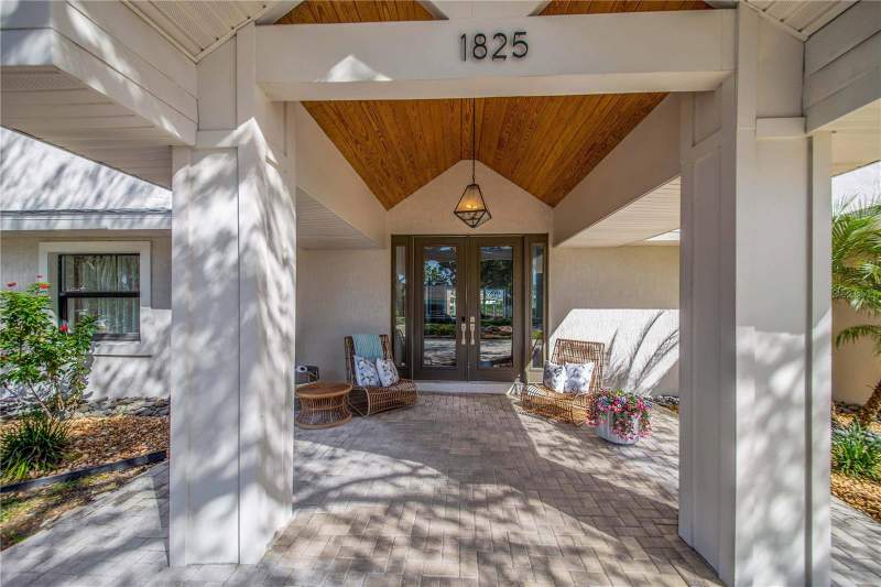 6 bedroom Single Family Residence at 1825 Venetian Point Drive, Venetian Point, Clearwater — photo 4