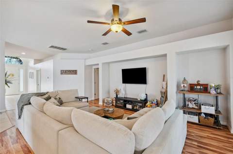 4641 Rolling Green Drive, Wesley Chapel FL - photo 6 of 45