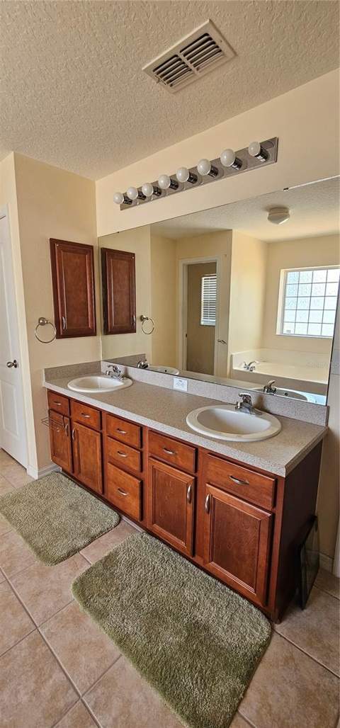 23705 Milford Drive, Eustis FL - photo 10 of 19