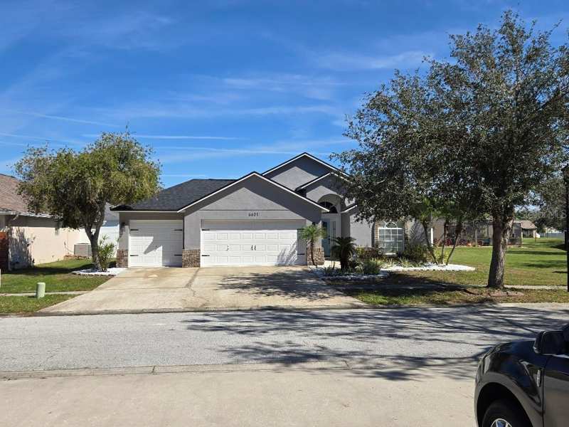 3 bedroom Single Family Residence at 6601 Thackston Drive, Lake St Charles Unit 12, Riverview — photo 1