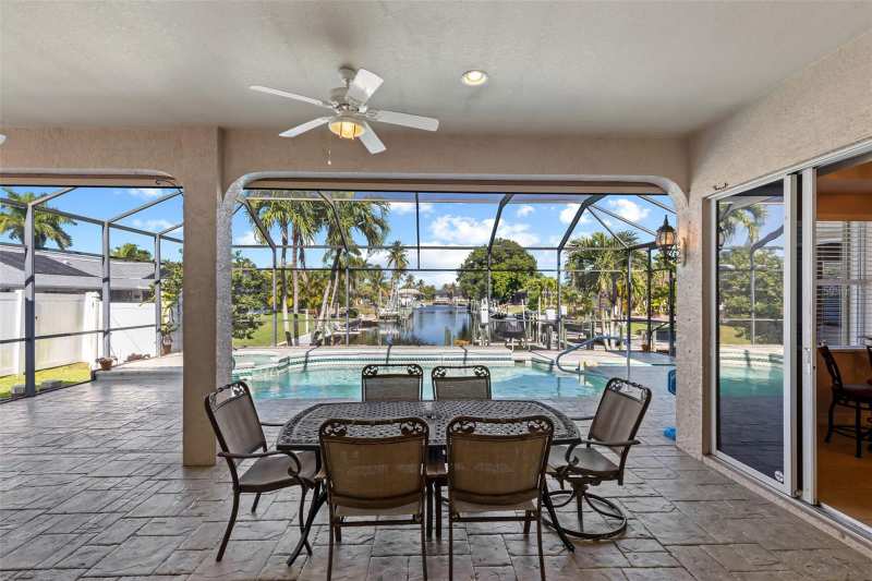 4 bedroom Single Family Residence at 1935 SE 26th Street, Cape Coral, Cape Coral — photo 1