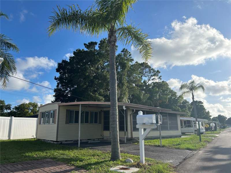 1 bedroom Mobile Home at 12674 Seminole Boulevard #S18, Midway Trailer Court Unrec, Largo — photo 2