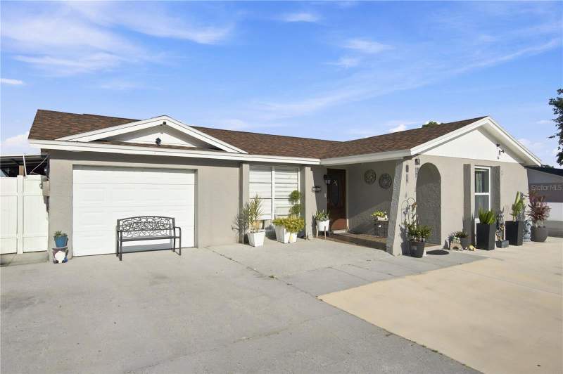 3 bedroom Single Family Residence at 9610 Shalimar Court, Timberlane Sub Unit 8B, Tampa — photo 2