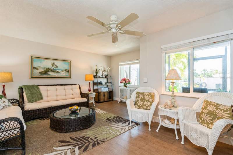 2 bedroom Condominium at 527 Cape Coral Parkway #4, Coral Court Condo, Cape Coral — photo 4