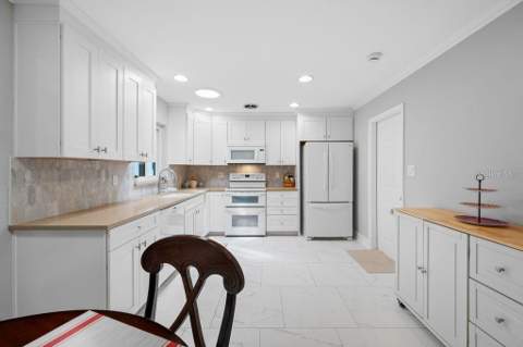 328 Bayview Drive, St Petersburg FL - photo 11 of 46