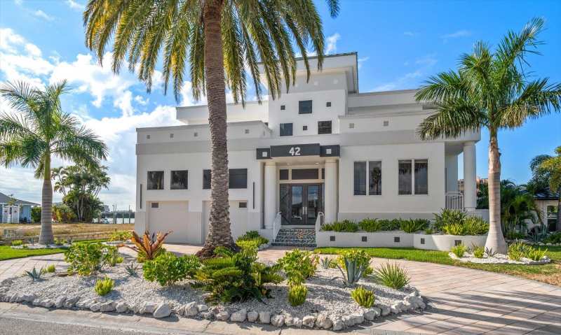4 bedroom Single Family Residence at 42 Midway Island, Island Estates Of Clearwater, Clearwater Beach — photo 1