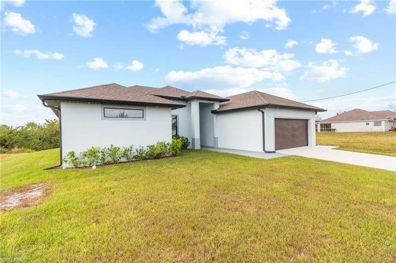 3 bedroom Single Family Residence at 1806 NE 21st Place, Cape Coral, Cape Coral — photo 2