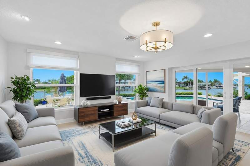 4 bedroom Single Family Residence at 812 SNUG ISLAND, ISLAND ESTATES OF CLEARWATER UNIT 7B, CLEARWATER BEACH — photo 4