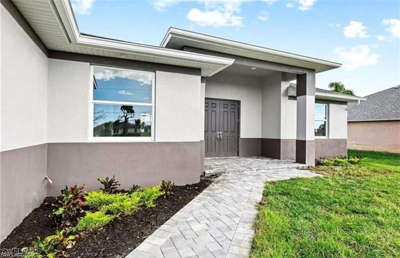 3 bedroom Single Family Residence at 925 NW 9th Avenue, Cape Coral, Cape Coral — photo 2
