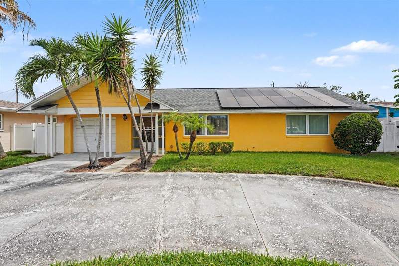2 bedroom Single Family Residence at 12149 PARK BOULEVARD #7, RIDGEWOOD GROVES UNIT 7, SEMINOLE — photo 1