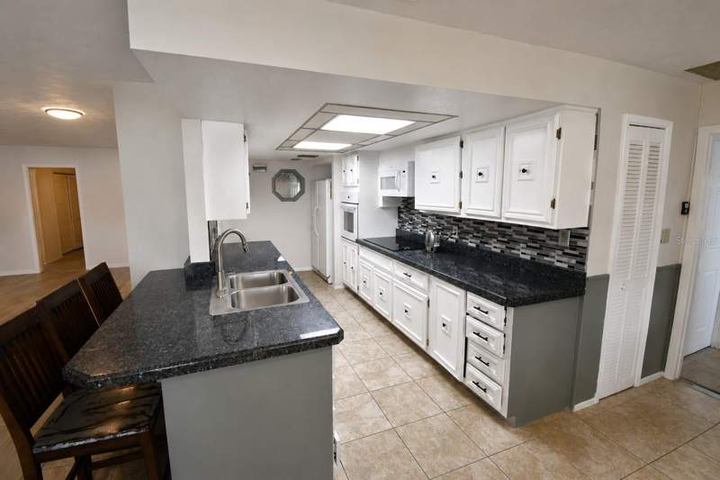 3 bedroom Single Family Residence at 22128 Bronxville Avenue, Port Charlotte Sec 007, Port Charlotte — photo 4