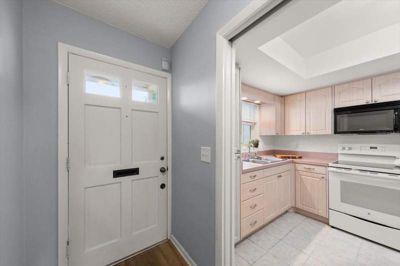 1 bedroom Villa at 1668 S Lake Avenue #2, Normandy Park South, Clearwater — photo 3