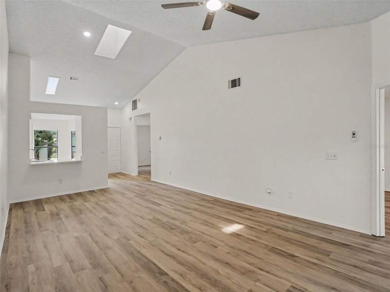 2 bedroom Townhouse at 84 Lakepointe Circle, Bvl Lakepointe Twnhms, Kissimmee — photo 3