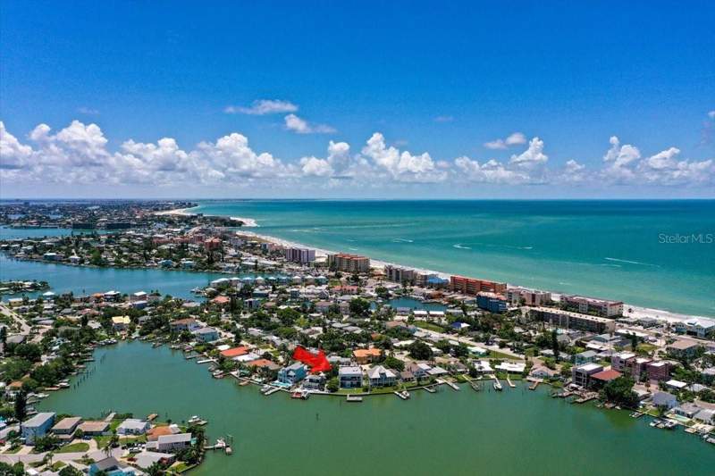 3 bedroom Single Family Residence at 14077 N BAYSHORE DRIVE, GULF SHORES 3RD ADD REP, MADEIRA BEACH — photo 2