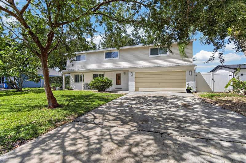 4 bedroom Single Family Residence at 10718 Drummond Rd, Tampa Shores Inc No 1 Unit 1 A Replat No, Tampa — photo 2