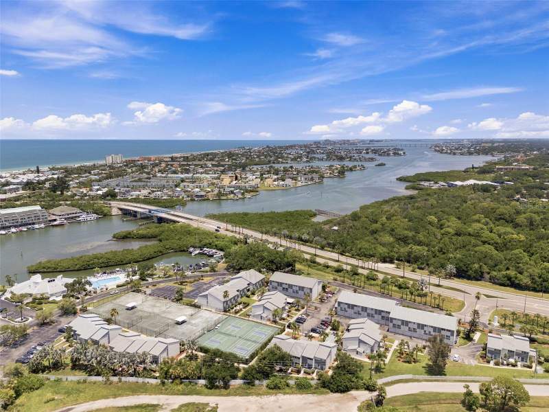 2 bedroom Condominium at 14800 Walsingham Road #702, Indian Spgs Colony, Largo — photo 2
