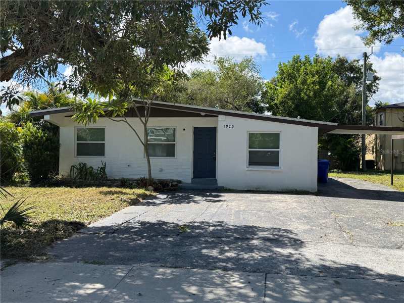 2 bedroom Single Family Residence at 1920 Oakley Avenue, Palmlee Park, Fort Myers — photo 1