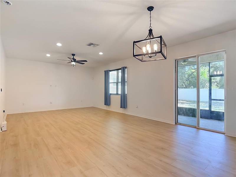 4 bedroom Single Family Residence at 1113 Canyon Oaks Drive, Emerald Oaks, Brandon — photo 3