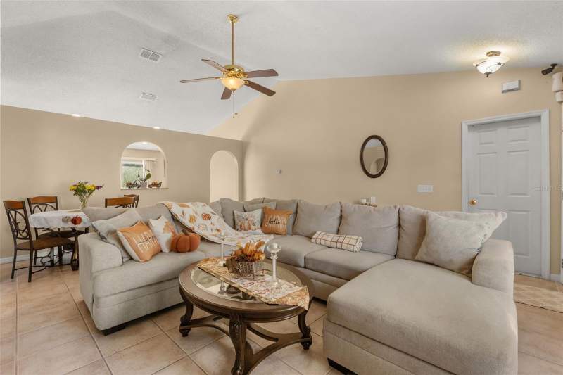 3 bedroom Single Family Residence at 374 Colonade Court, Poinciana Village 1 Nbhd 1 North, Kissimmee — photo 5